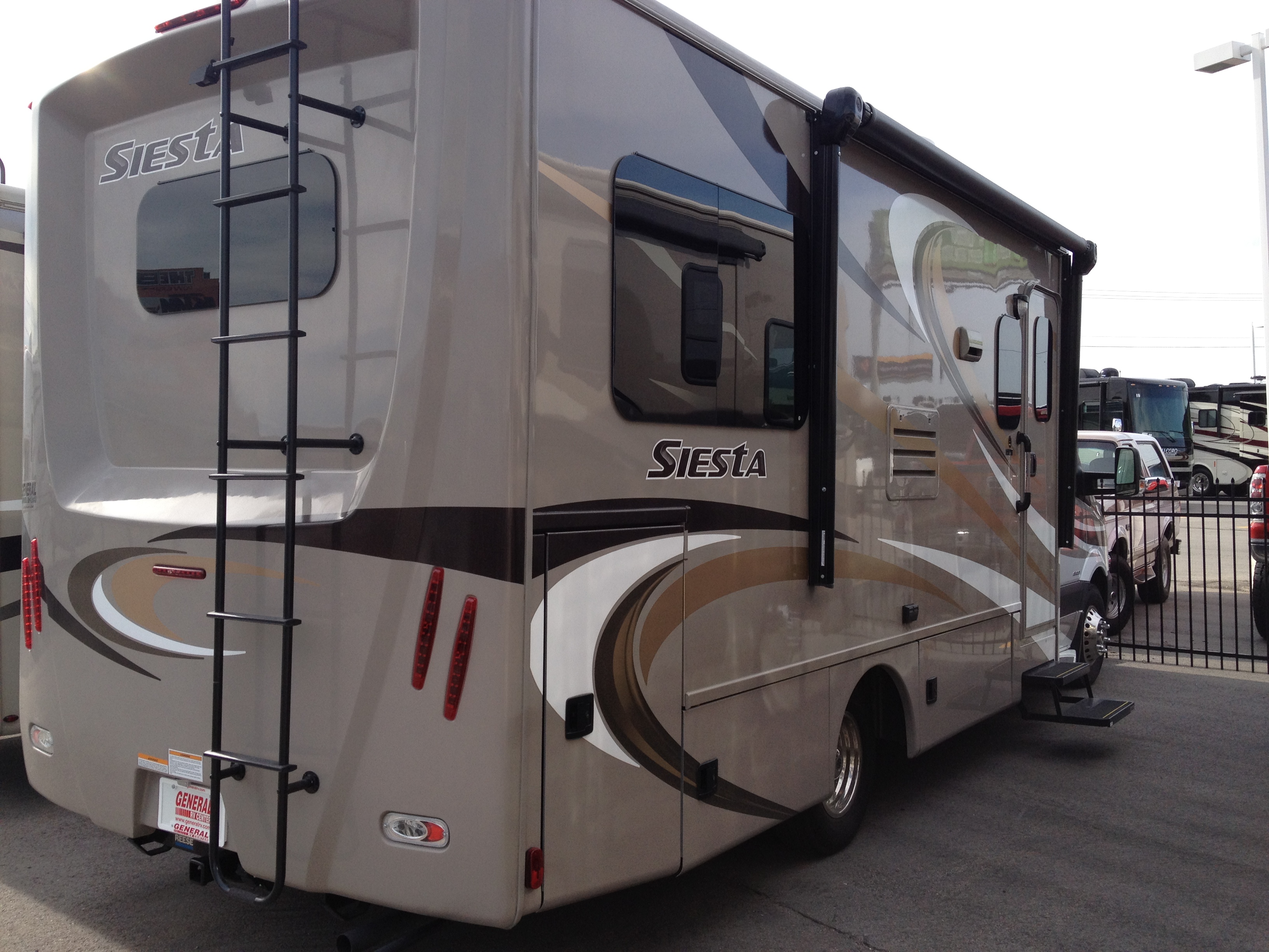 How Much Can You Tow with a Small Motorhome?
